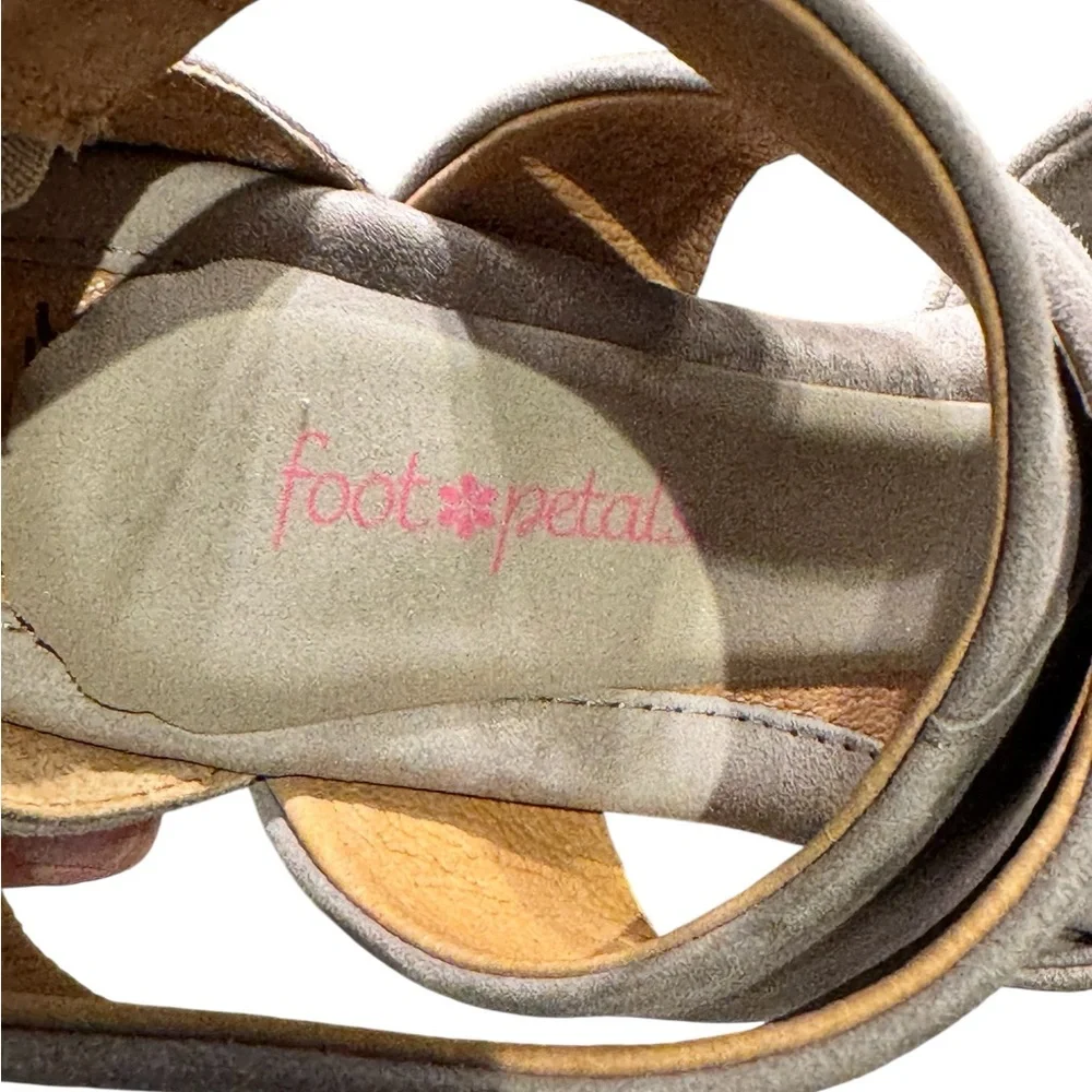 SOFFT Sanielle Gray Suede Wedge Sandals - Comfortable Strappy Platforms, 9B